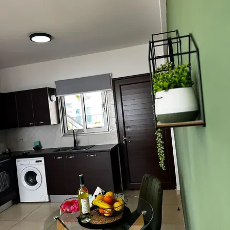 Sea Breeze Panoramic Ocean View Apartment *