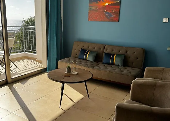 Sea Breeze Panoramic Ocean View アパート