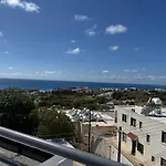 Sea Breeze Panoramic Ocean View Apartment