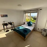 Sea Breeze Panoramic Ocean View Apartment