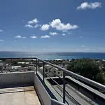 Sea Breeze Panoramic Ocean View Apartment *