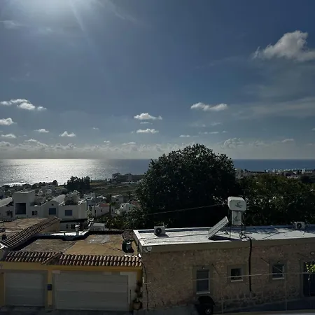 Sea Breeze Panoramic Ocean View شقة *