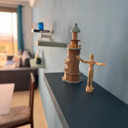 Sea Breeze Panoramic Ocean View شقة