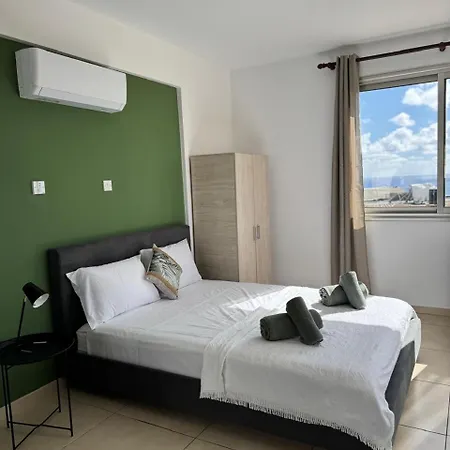 Apartment Sea Breeze Panoramic Ocean View *