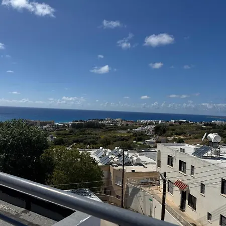 Sea Breeze Panoramic Ocean View شقة