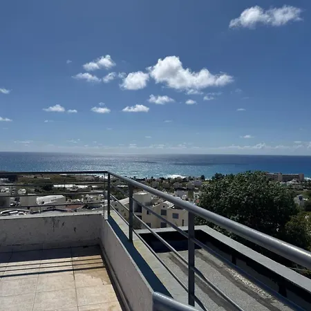 Sea Breeze Panoramic Ocean View شقة *
