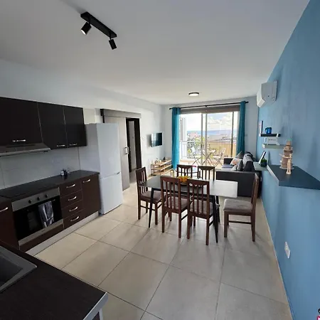 Sea Breeze Panoramic Ocean View Apartment Kissonerga