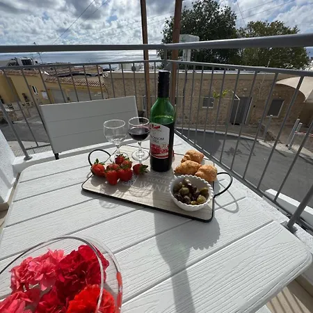 Sea Breeze Panoramic Ocean View شقة *