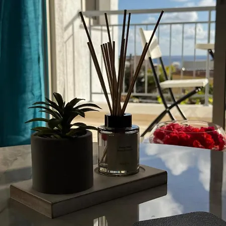 Sea Breeze Panoramic Ocean View شقة