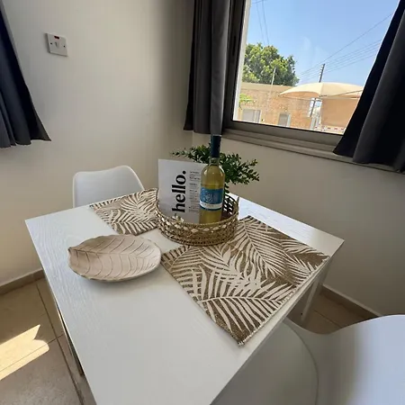 Sea Breeze Panoramic Ocean View شقة *
