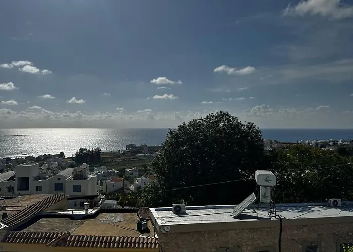 Sea Breeze Panoramic Ocean View Apartmán *