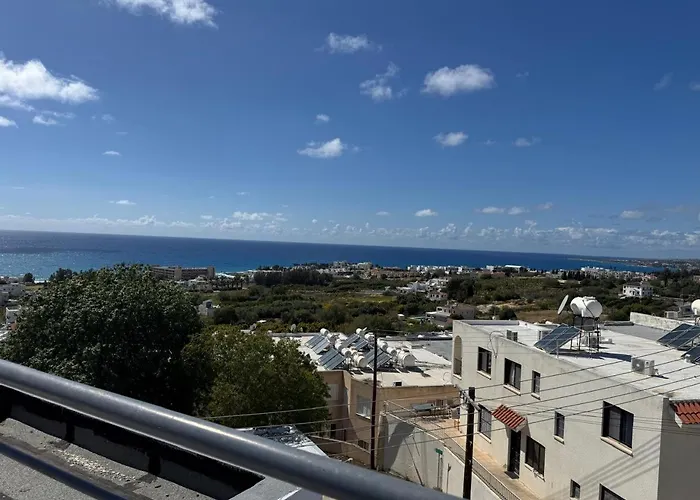 Sea Breeze Panoramic Ocean View Apartmán