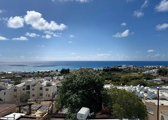 Sea Breeze Panoramic Ocean View Apartmán *